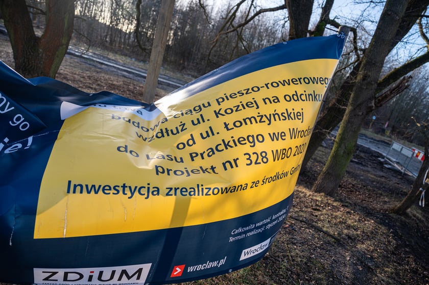 Droga dla pieszych i rowerów przy ulicy Koziej na Maślicach nabiera kształtu